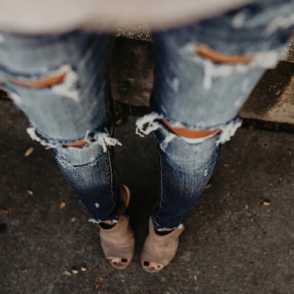 RESTOCK ✨DARK WAS DISTRESSED ANKLE SKINNY- JEANS - Picture 3 of 8